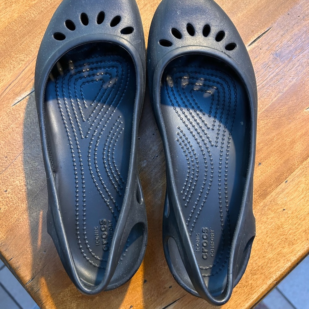 Black Crocs Flats